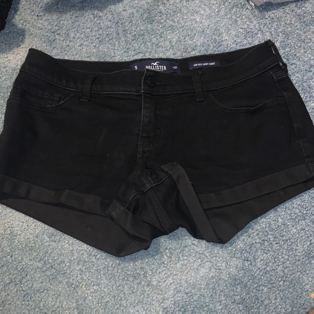 Hollister Low rise short Jean short. Black. Size 5 w27.